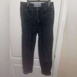 Black rolled up jeans!